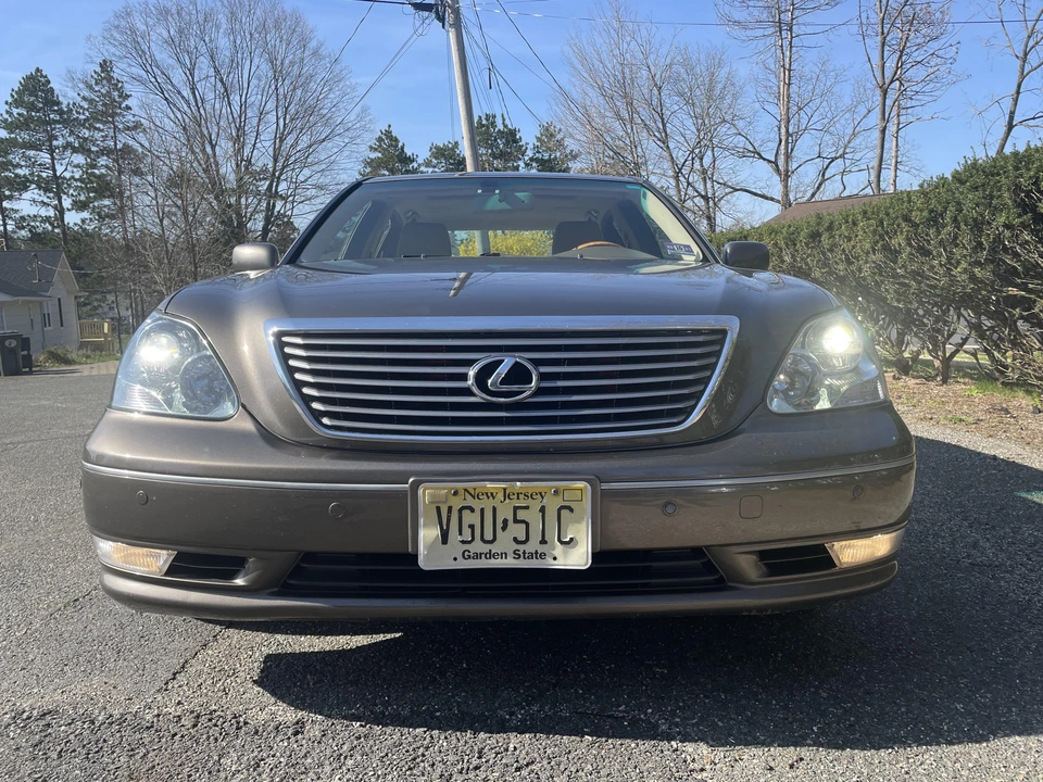 2004 Lexus LS 3rd Gen - Image 6 of 31