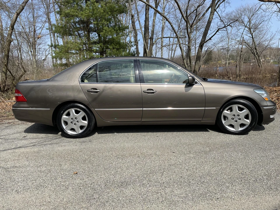 2004 Lexus LS 3rd Gen - Image 16 of 31