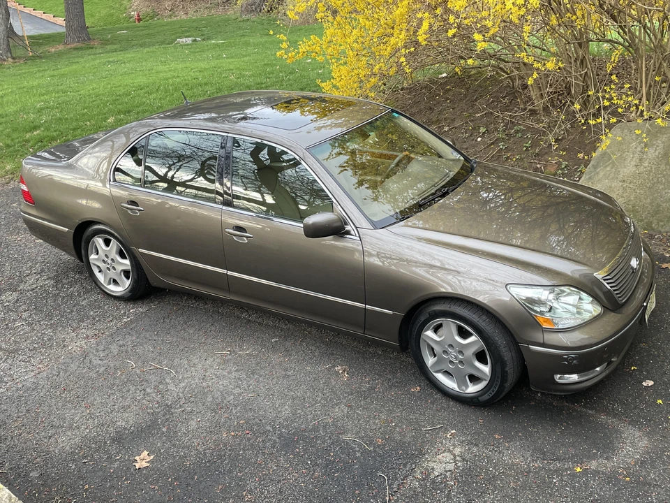 2004 Lexus LS 3rd Gen - Image 17 of 31