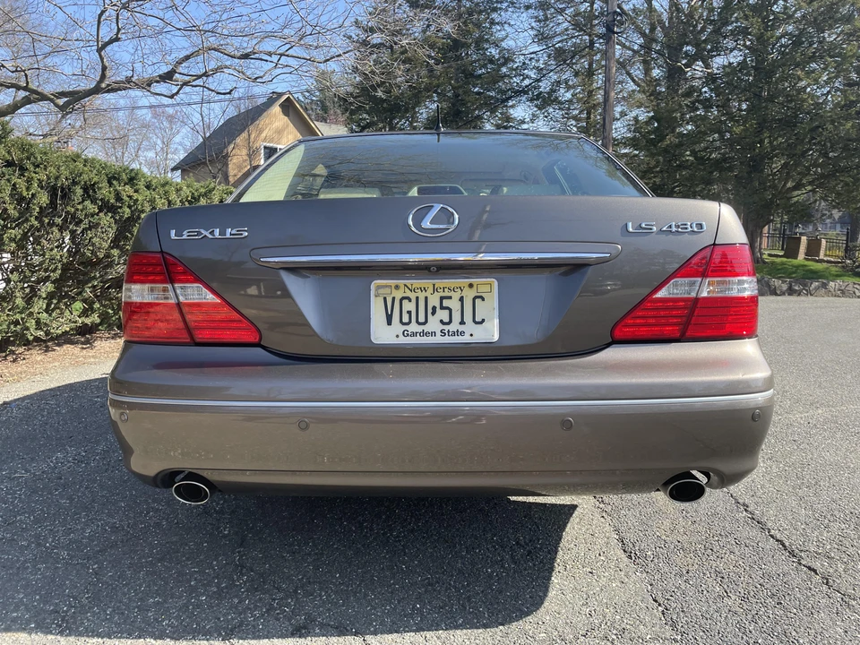 2004 Lexus LS 3rd Gen - Image 10 of 31