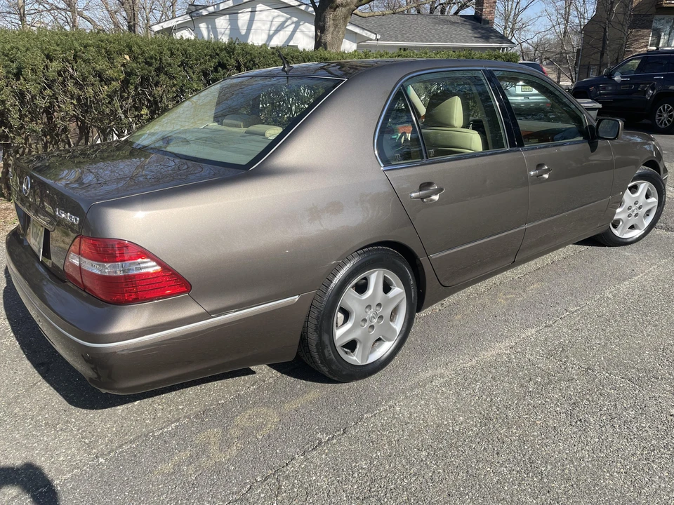 2004 Lexus LS 3rd Gen - Image 14 of 31