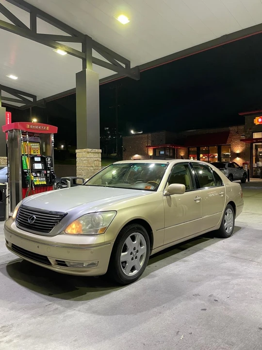 2004 Lexus LS 3rd Gen - Image 18 of 24