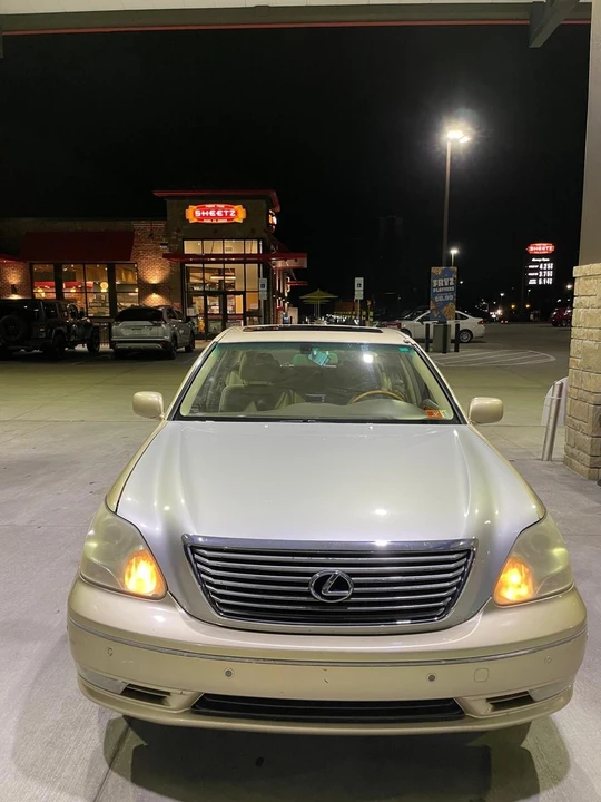 2004 Lexus LS 3rd Gen - Image 19 of 24