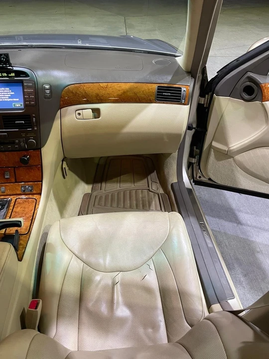 2004 Lexus LS 3rd Gen - Image 11 of 24