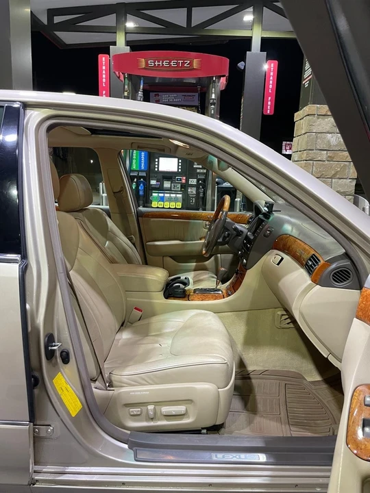 2004 Lexus LS 3rd Gen - Image 21 of 24