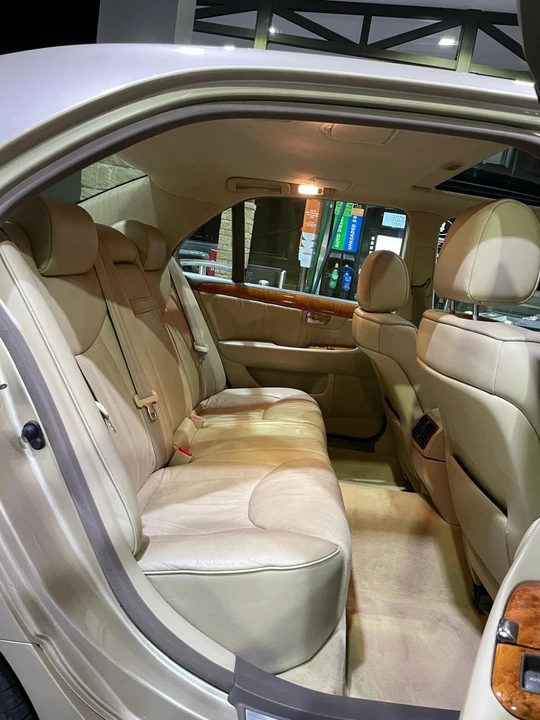 2004 Lexus LS 3rd Gen - Image 13 of 24
