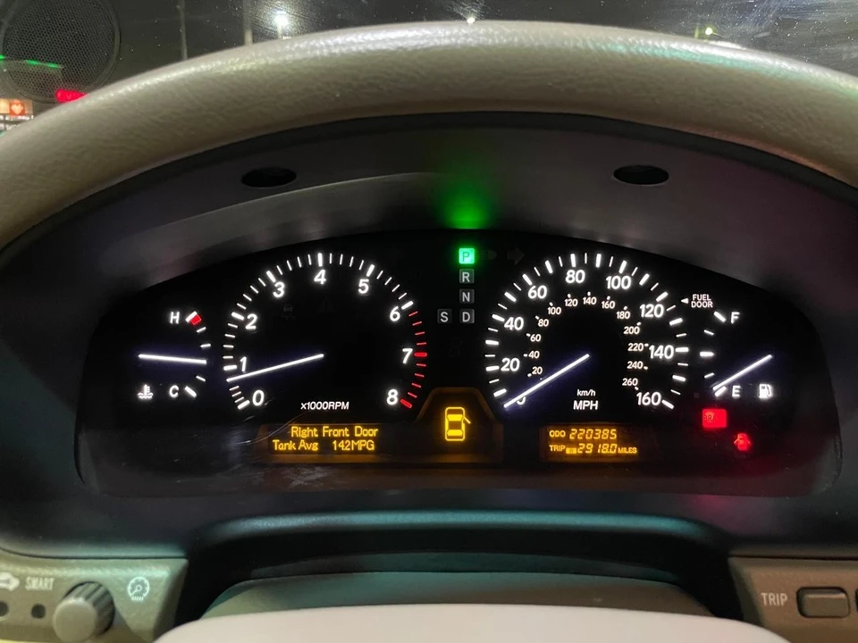 2004 Lexus LS 3rd Gen - Image 7 of 24