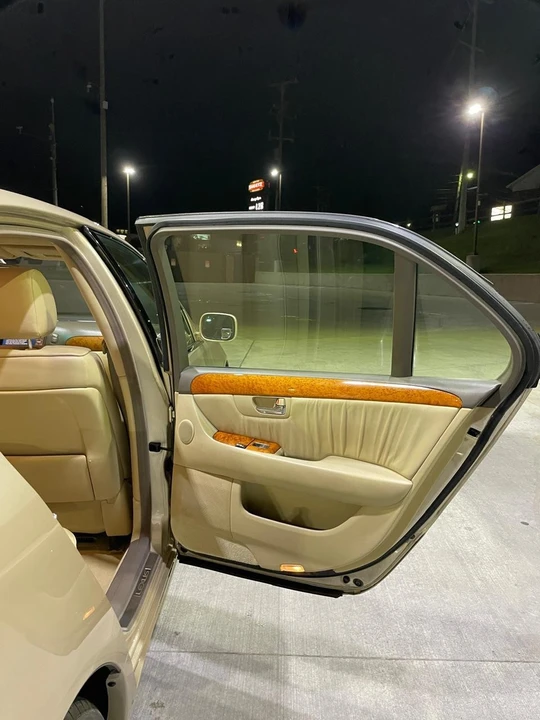 2004 Lexus LS 3rd Gen - Image 22 of 24