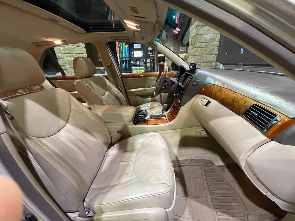 2004 Lexus LS 3rd Gen - Image 10 of 24