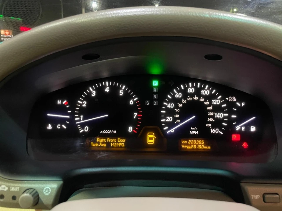 2004 Lexus LS 3rd Gen - Image 6 of 24