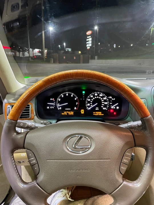 2004 Lexus LS 3rd Gen - Image 8 of 24