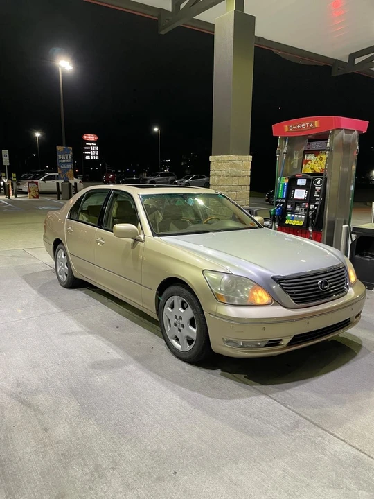 2004 Lexus LS 3rd Gen - Image 17 of 24