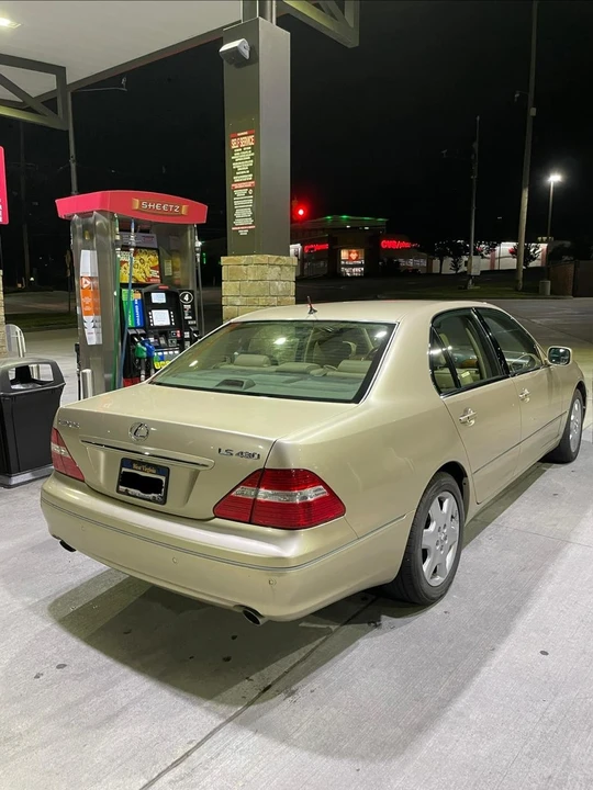 2004 Lexus LS 3rd Gen - Image 14 of 24