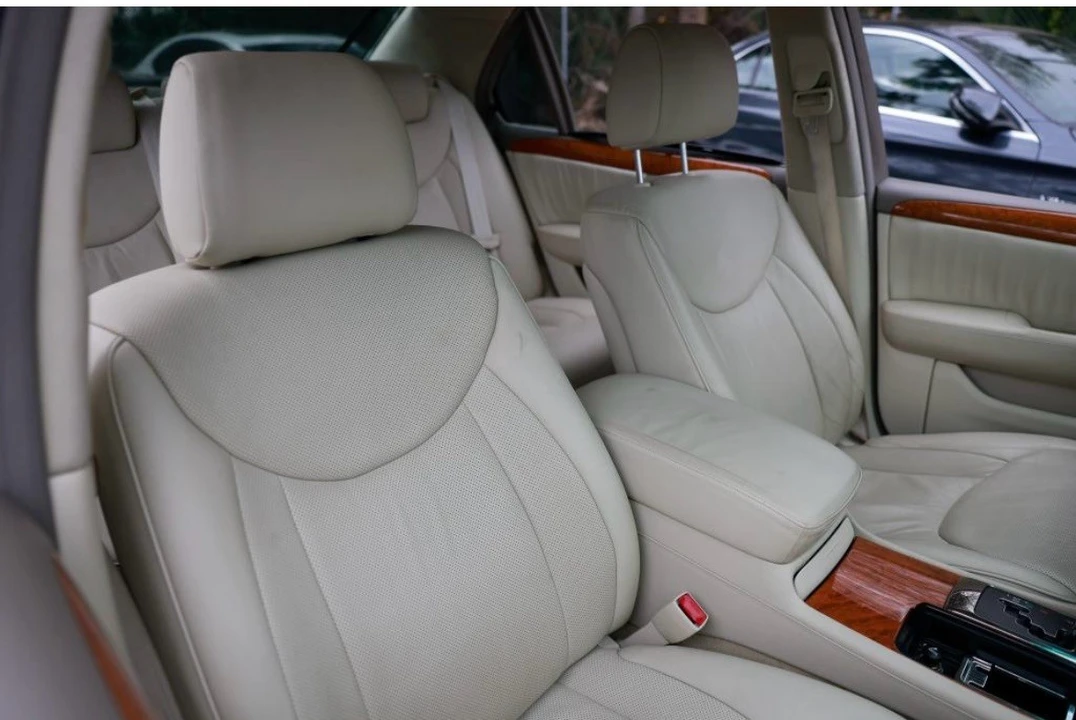 2004 Lexus LS 3rd Gen - Image 13 of 29
