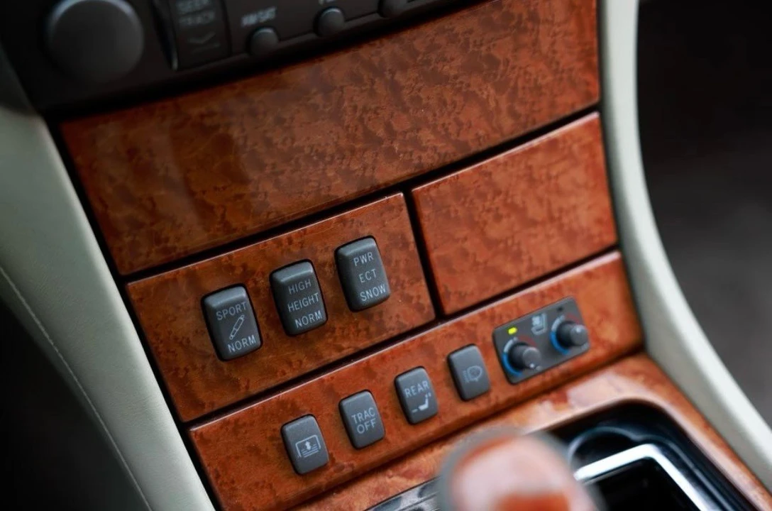 2004 Lexus LS 3rd Gen - Image 26 of 29