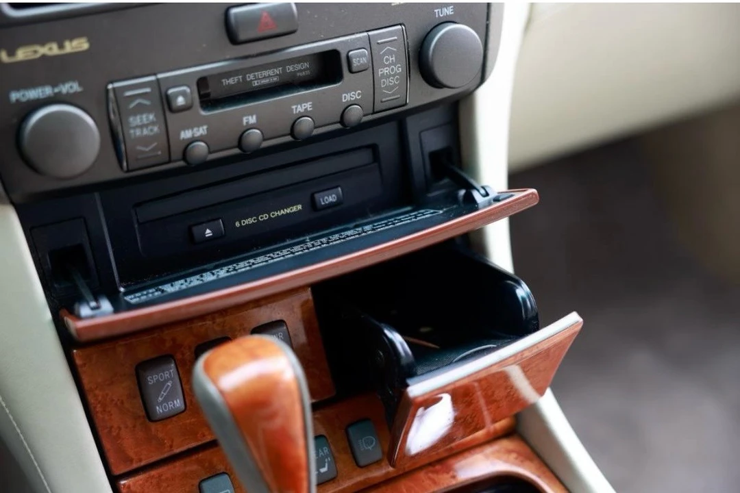 2004 Lexus LS 3rd Gen - Image 28 of 29