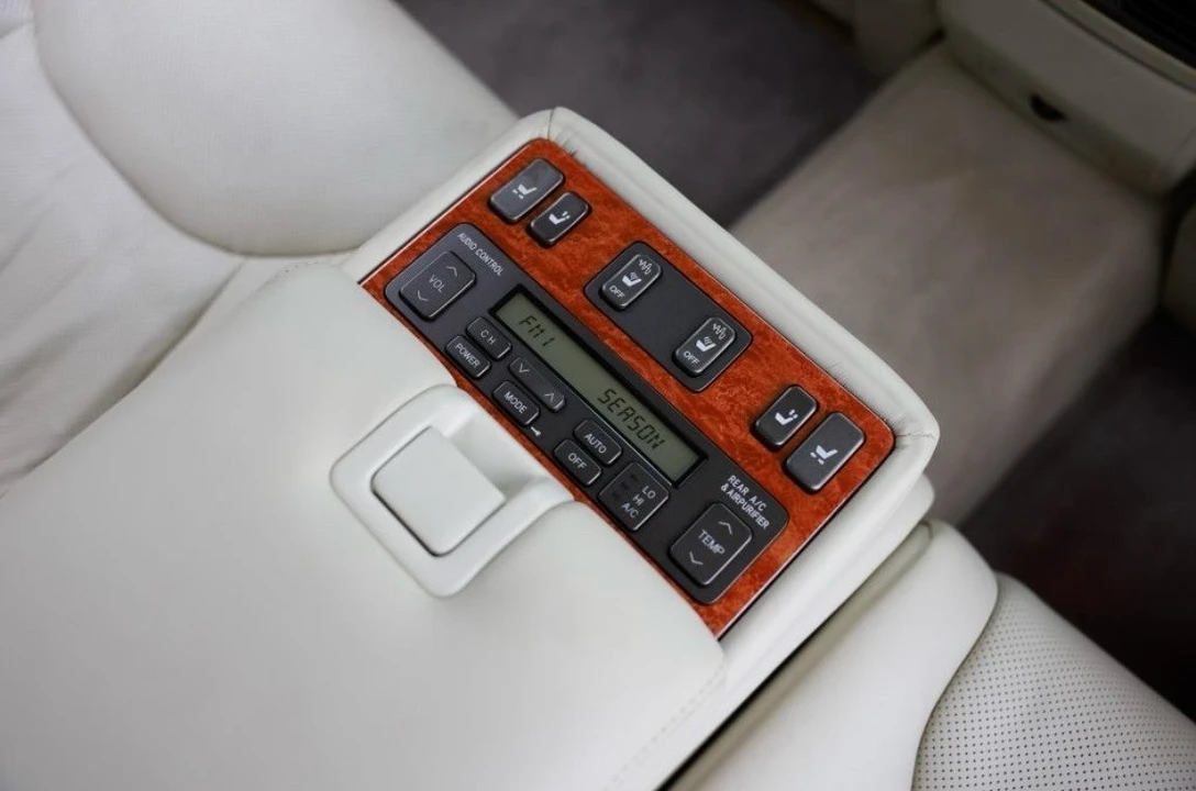 2004 Lexus LS 3rd Gen - Image 21 of 29