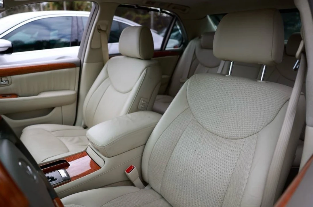 2004 Lexus LS 3rd Gen - Image 8 of 29
