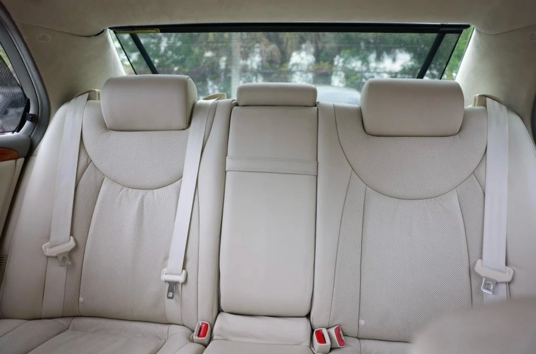 2004 Lexus LS 3rd Gen - Image 17 of 29