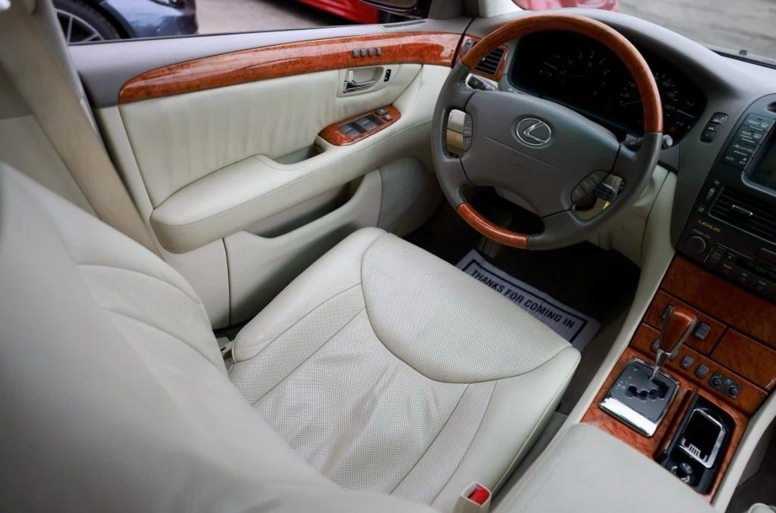 2004 Lexus LS 3rd Gen - Image 15 of 29