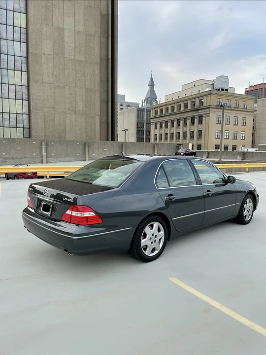 2004 Lexus LS 3rd Gen - Image 5 of 29