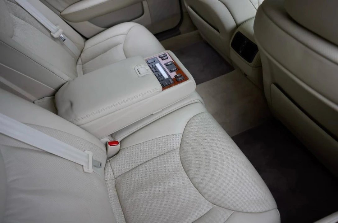 2004 Lexus LS 3rd Gen - Image 10 of 29