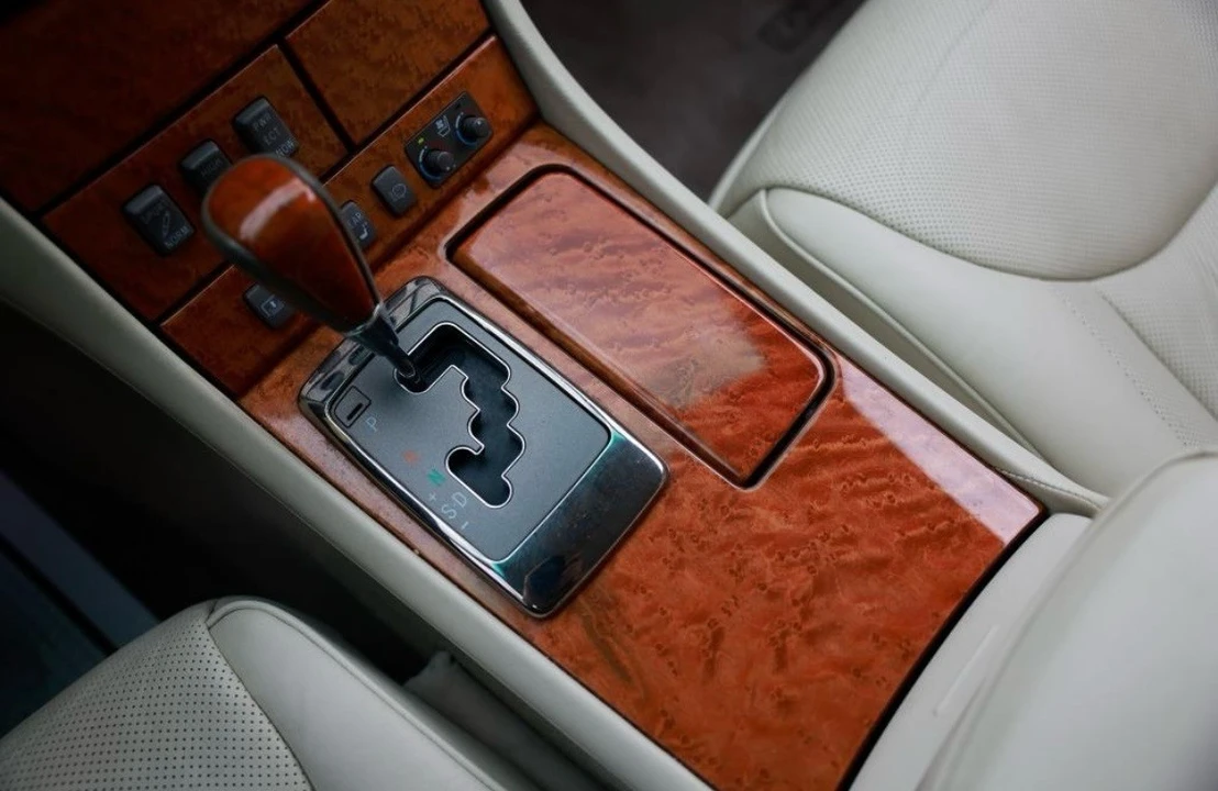 2004 Lexus LS 3rd Gen - Image 23 of 29