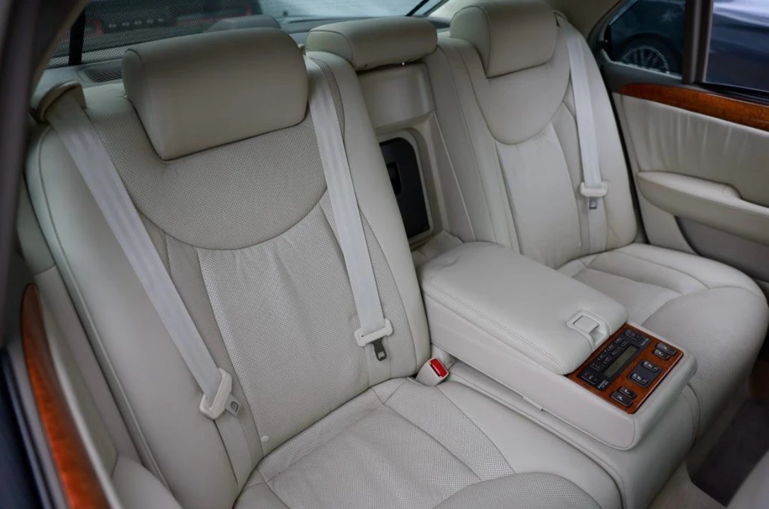 2004 Lexus LS 3rd Gen - Image 12 of 29