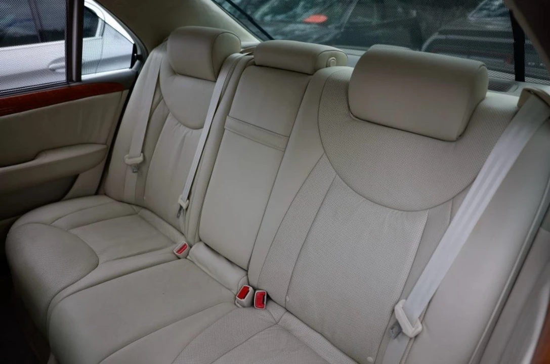 2004 Lexus LS 3rd Gen - Image 9 of 29