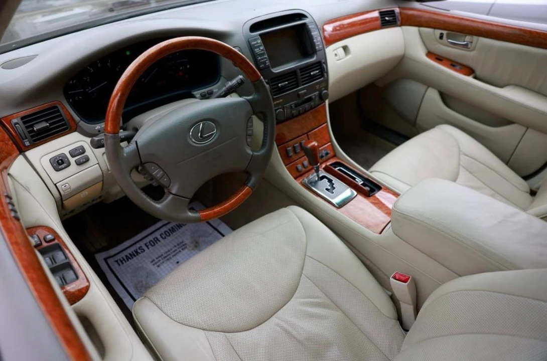 2004 Lexus LS 3rd Gen - Image 7 of 29