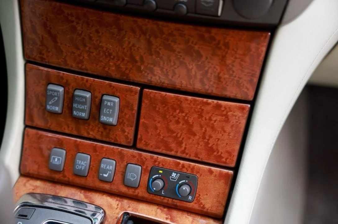 2004 Lexus LS 3rd Gen - Image 27 of 29