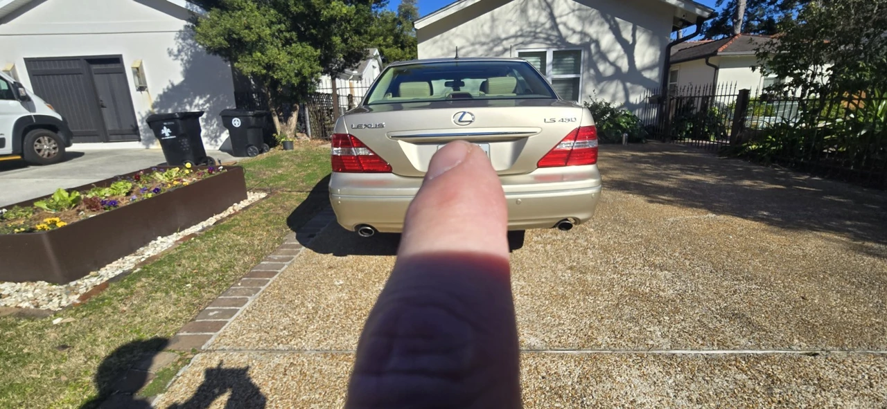2004 Lexus LS 3rd Gen - Image 7 of 12
