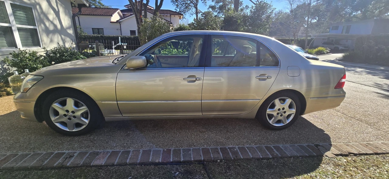 2004 Lexus LS 3rd Gen - Image 3 of 12