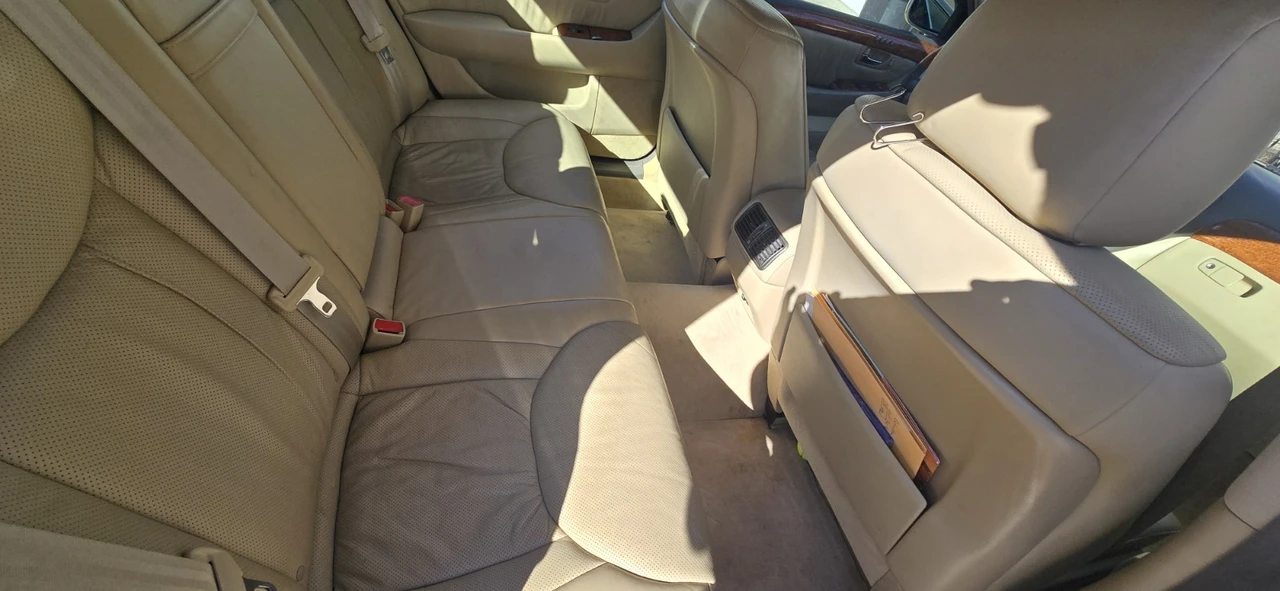 2004 Lexus LS 3rd Gen - Image 10 of 12