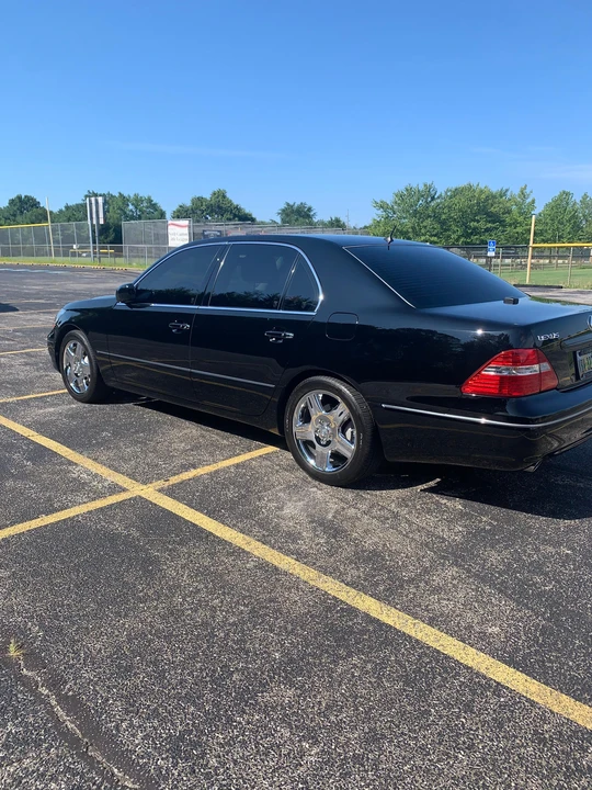 2004 Lexus LS 3rd Gen - Image 12 of 31