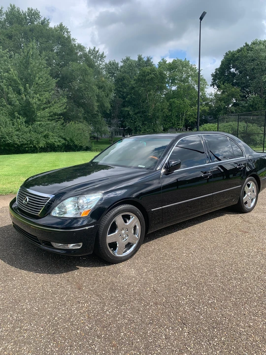 2004 Lexus LS 3rd Gen - Image 9 of 31