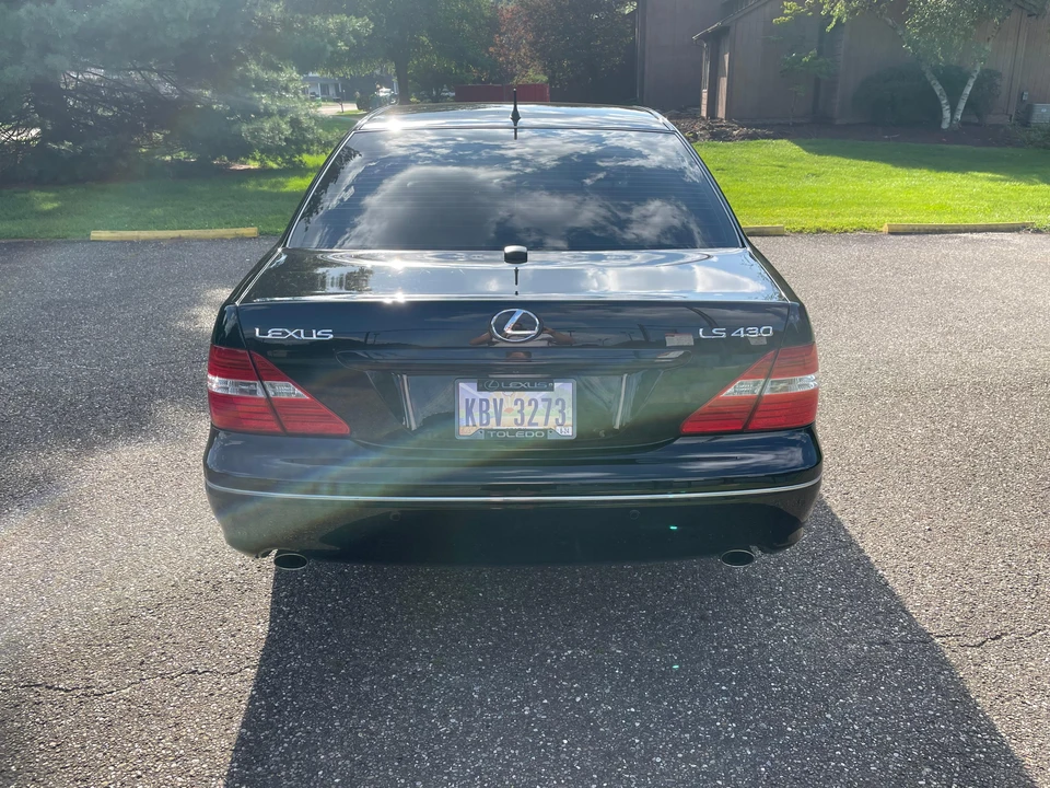 2004 Lexus LS 3rd Gen - Image 15 of 31