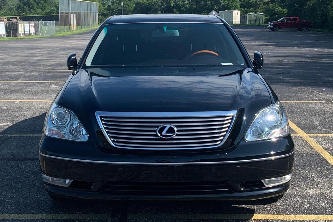 2004 Lexus LS 3rd Gen - Image 2 of 31