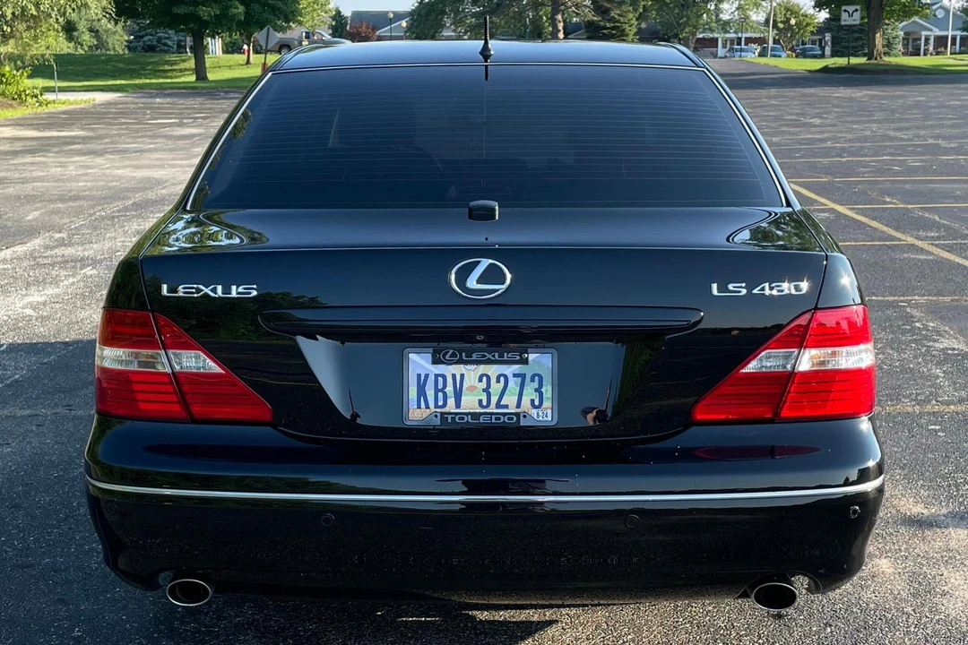 2004 Lexus LS 3rd Gen - Image 5 of 31