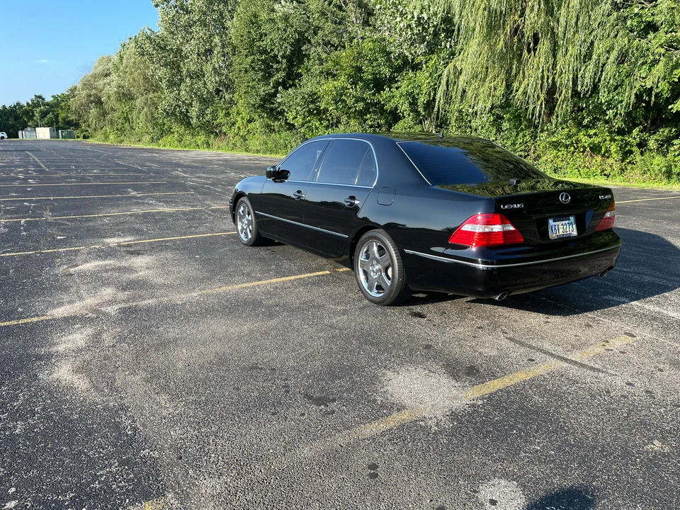 2004 Lexus LS 3rd Gen - Image 13 of 31