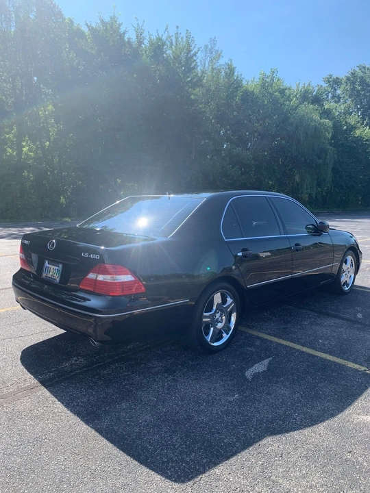 2004 Lexus LS 3rd Gen - Image 17 of 31