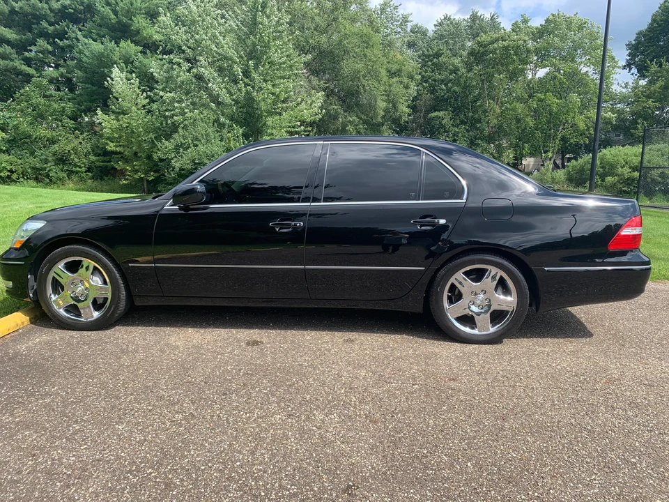 2004 Lexus LS 3rd Gen - Image 11 of 31