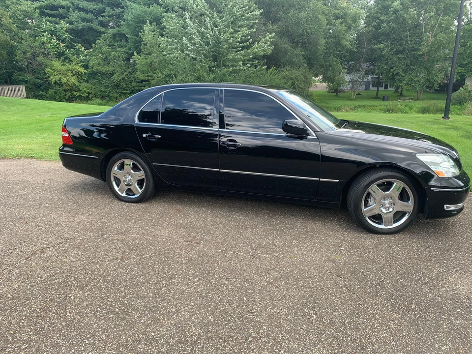 2004 Lexus LS 3rd Gen - Image 19 of 31