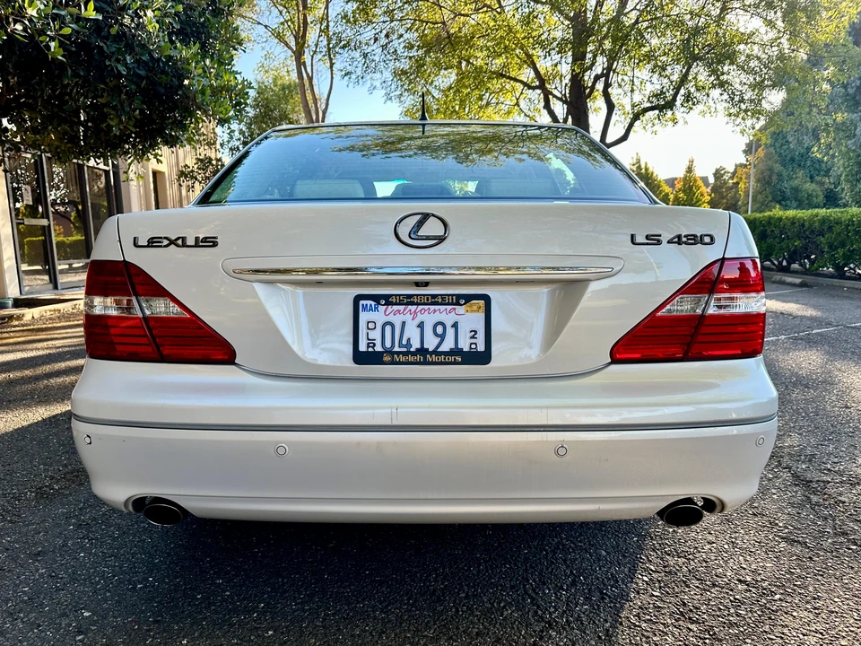 2004 Lexus LS 3rd Gen - Image 25 of 31