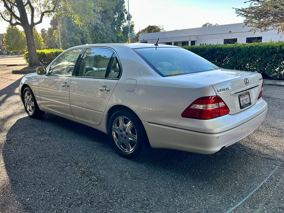 2004 Lexus LS 3rd Gen - Image 19 of 31