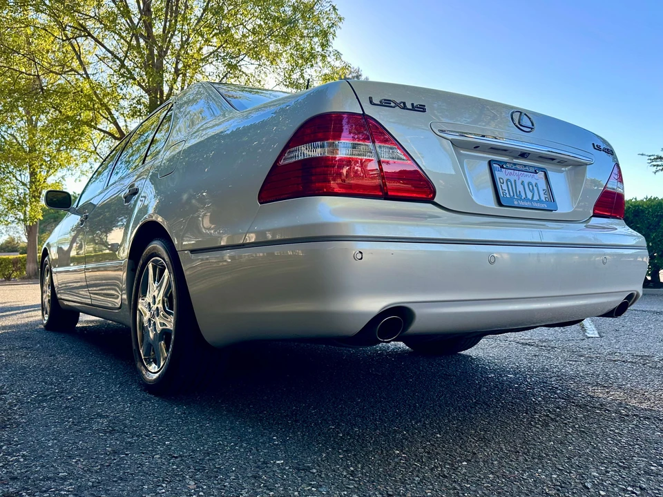 2004 Lexus LS 3rd Gen - Image 21 of 31