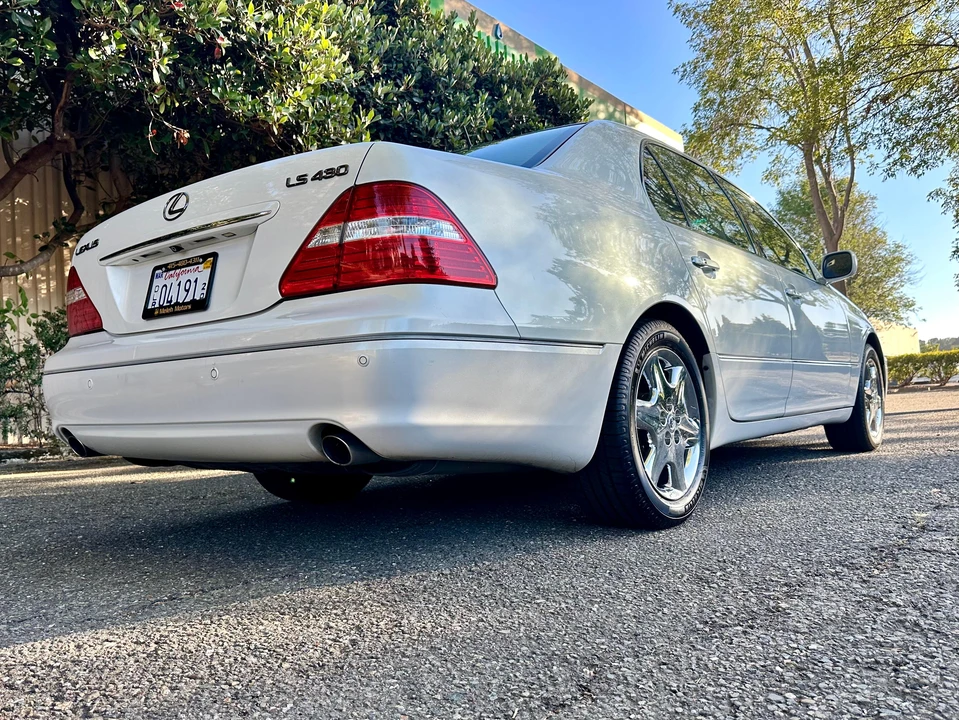2004 Lexus LS 3rd Gen - Image 27 of 31