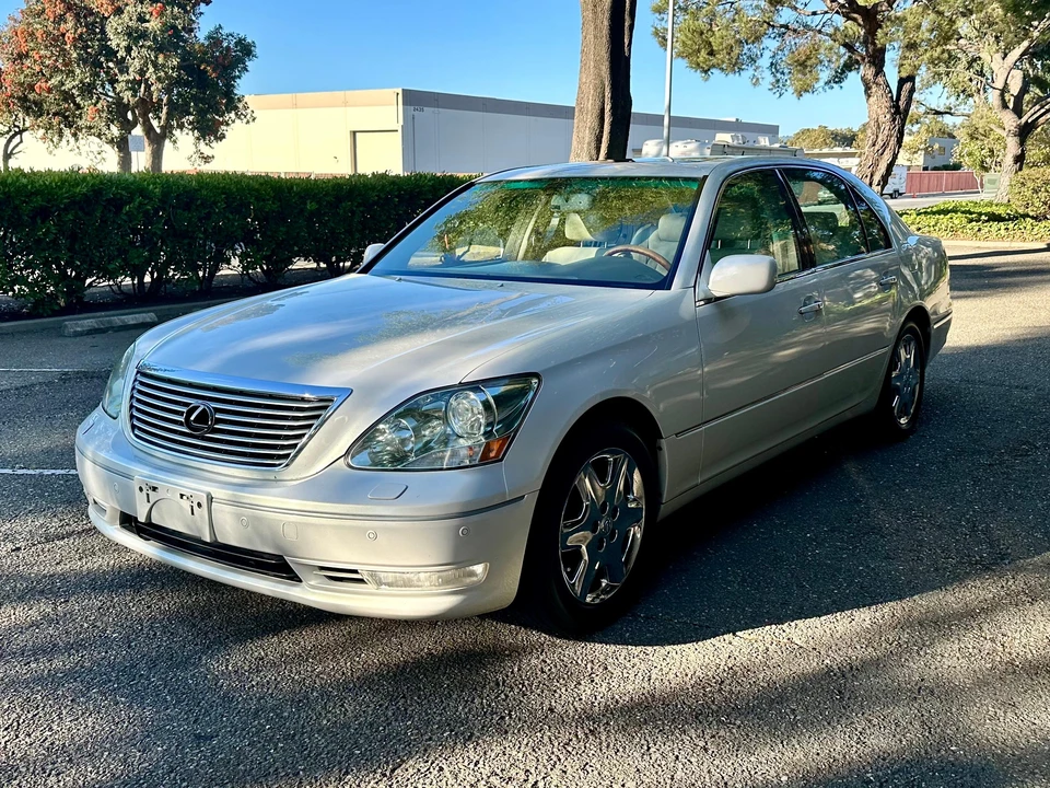 2004 Lexus LS 3rd Gen - Image 12 of 31