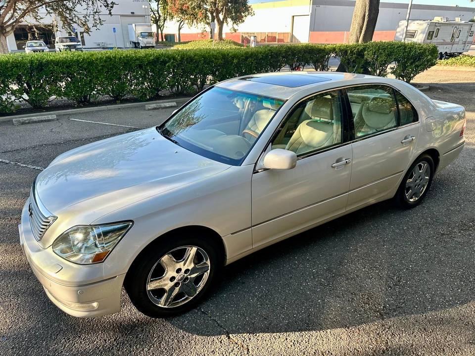 2004 Lexus LS 3rd Gen - Image 13 of 31