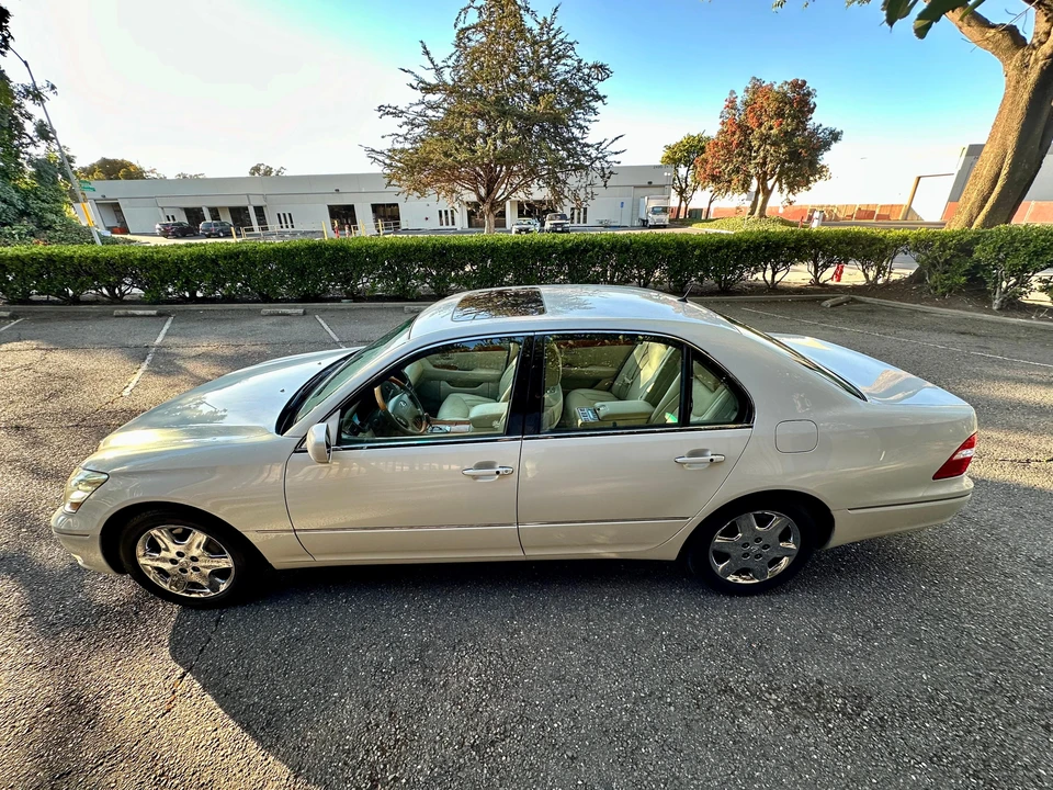 2004 Lexus LS 3rd Gen - Image 16 of 31